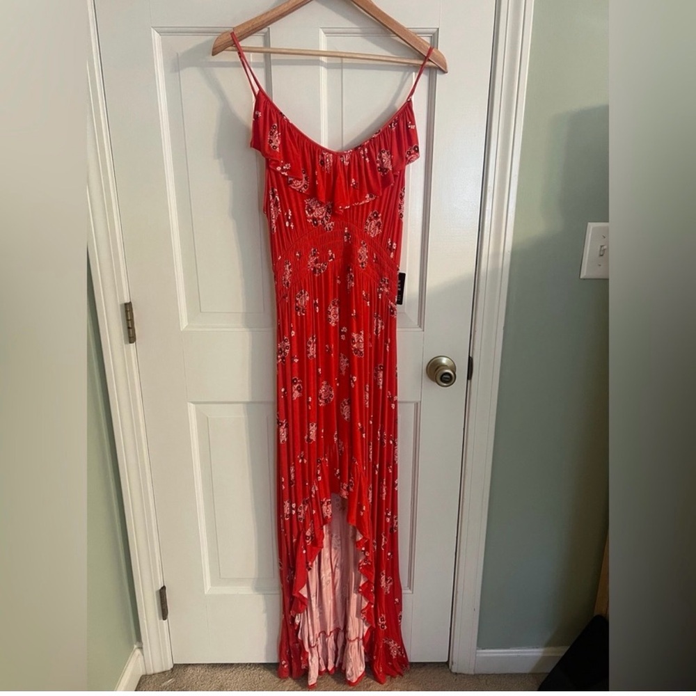 Express | High Low Maxi Dress | Size Medium | Keyhole Back | Red | Paisley Print
